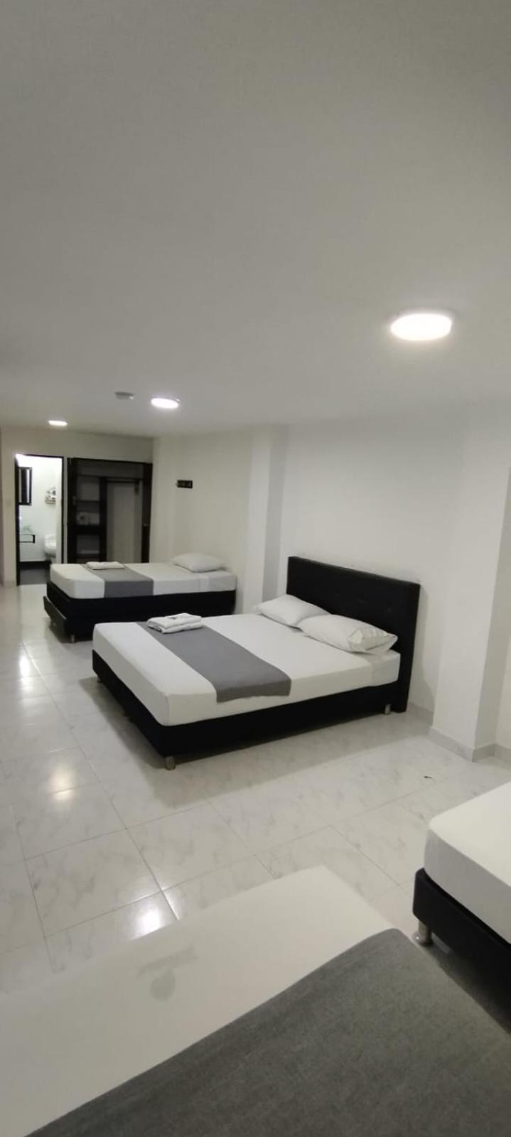 Hotel Paradise Lleras Medellin Exterior photo