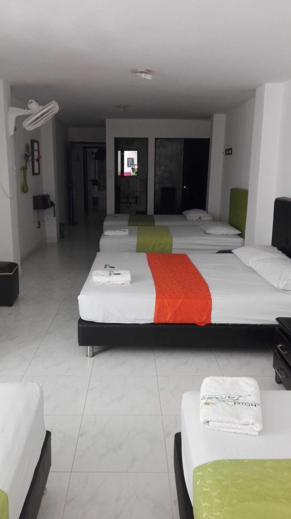 Hotel Paradise Lleras Medellin Exterior photo